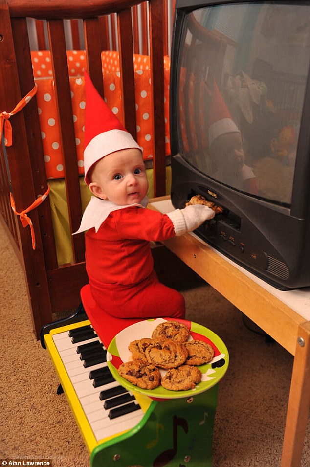 4-місячний малюк-ельф підірвав мережу своєю різдвяною фотосесією  - фото 5