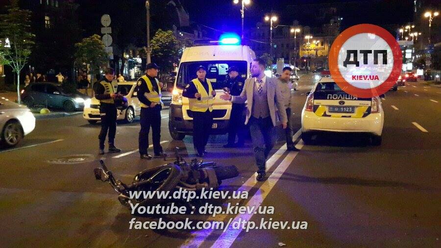 У центрі Києва автомобіль збив адвоката "вбивці" Грабовського - фото 4