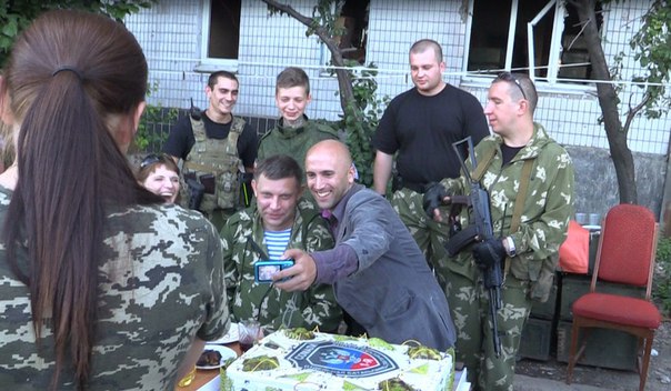Як Захарченко реготав і торгував обличчям на дні народження Гіві (ФОТО) - фото 3