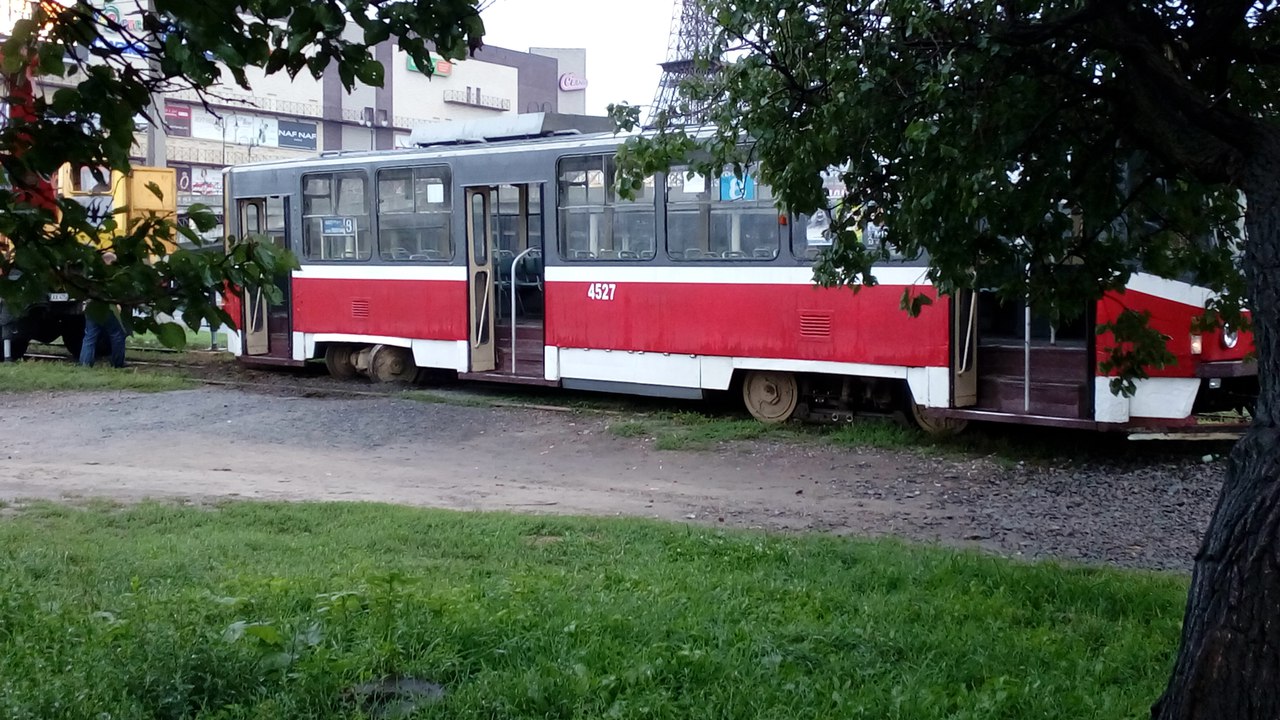 На Салтівці злетів із рейок трамвай - фото 1