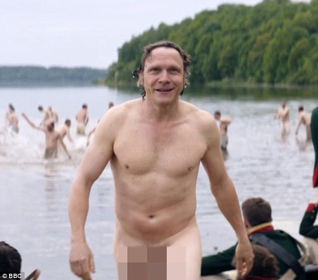 Британці поскаржилися на голий пеніс у серіалі "Війна та мир" (ФОТО 18+) - фото 1