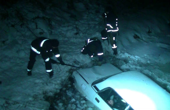 У Харкові під лід провалився автомобіль із людиною - фото 1