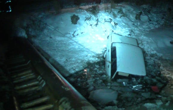 У Харкові під лід провалився автомобіль із людиною - фото 3