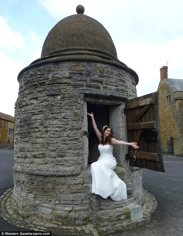 У Британії стало модним грати весілля у крихітних тюремних камерах 18 століття - фото 1