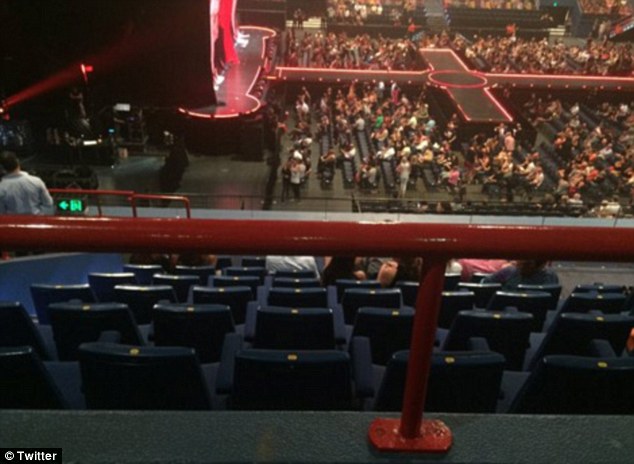 Як Мадонна після конфузу у Мельбурні виступала на напівпорожньому стадіоні - фото 2