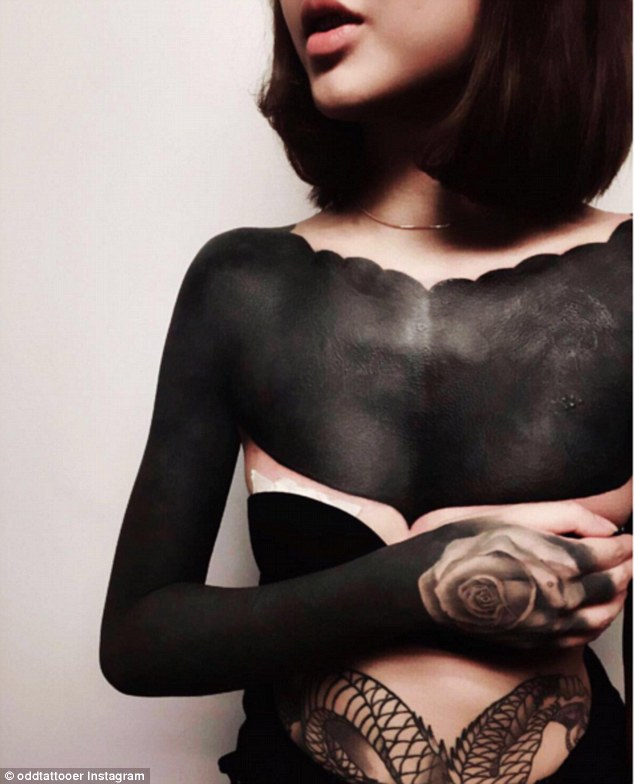 Чорне тіло: жахливий тренд татуювання підкорює соцмережі  - фото 7
