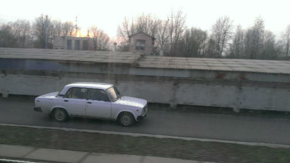 У Києві новий тренд: автівки влаштовують перегони зі швидкісними трамваями  - фото 2