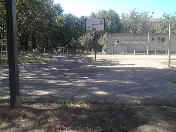 Як депутат Кличка самопіариться на баскетбольних щитах - фото 2 Як депутат Кличка самопіариться на баскетбольних щитах - фото 2