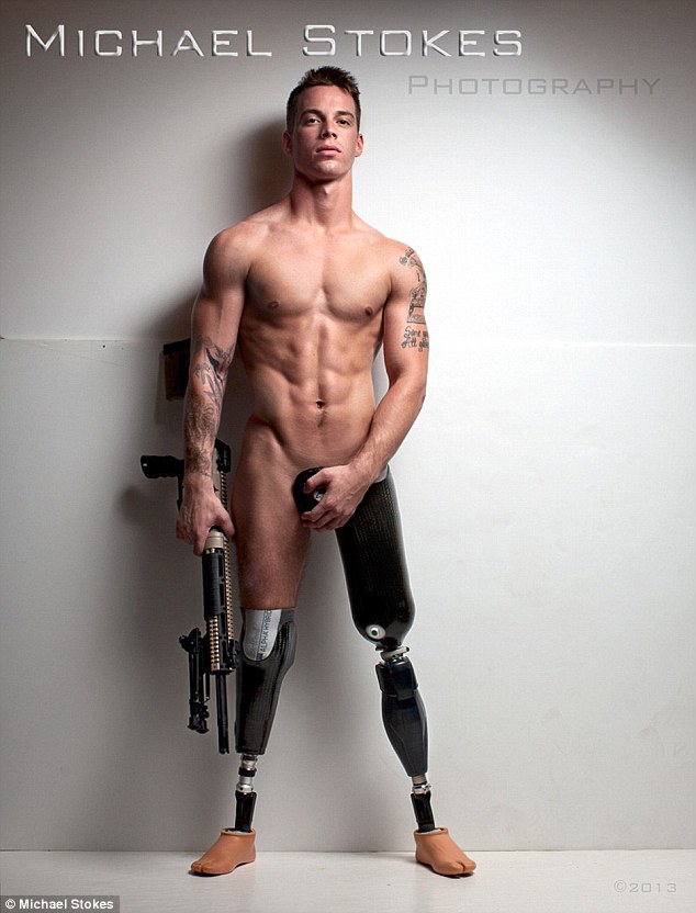 Голий 25-річний чоловік з ампутованими кінцівками став зіркою реклами - фото 1