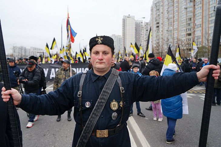 Російські націоналісти пройшли центром Москви (ФОТОРЕПОРТАЖ) - фото 1