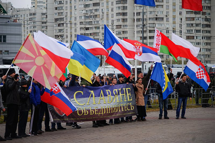 Російські націоналісти пройшли центром Москви (ФОТОРЕПОРТАЖ) - фото 2
