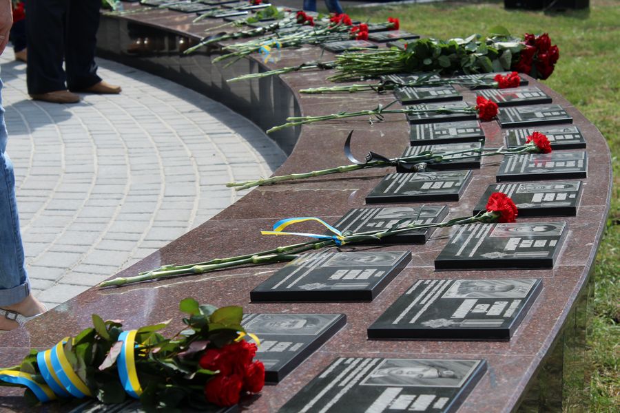 У Миколаєві відкрили меморіальний комплекс загиблим десантникам - фото 3