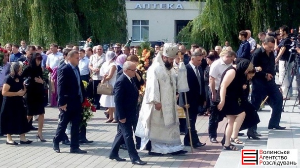 На похорон Єремеєва прийшли до тисячі людей (ФОТОРЕПОРТАЖ) - фото 5
