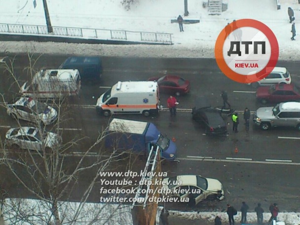 У Києві фіскал-хабарник влаштував масштабну ДТП, тікаючи від силовиків - фото 5