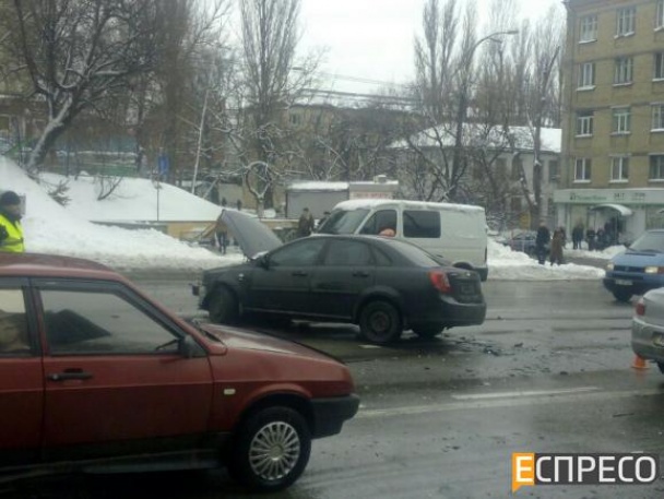 У Києві фіскал-хабарник влаштував масштабну ДТП, тікаючи від силовиків - фото 3