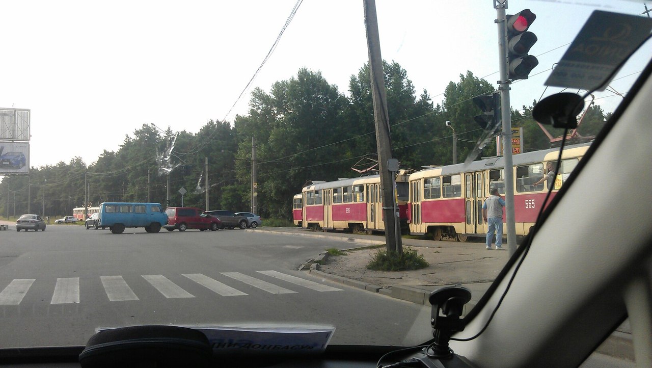 На Салтівці злетів із рейок трамвай - фото 1