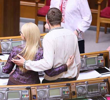 Як Тимошенко з Парасюком обіймалися  - фото 2