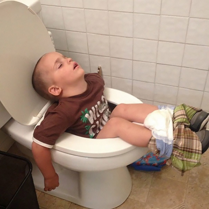 35 кумедних доказів того, що діти можуть заснути де завгодно - фото 1