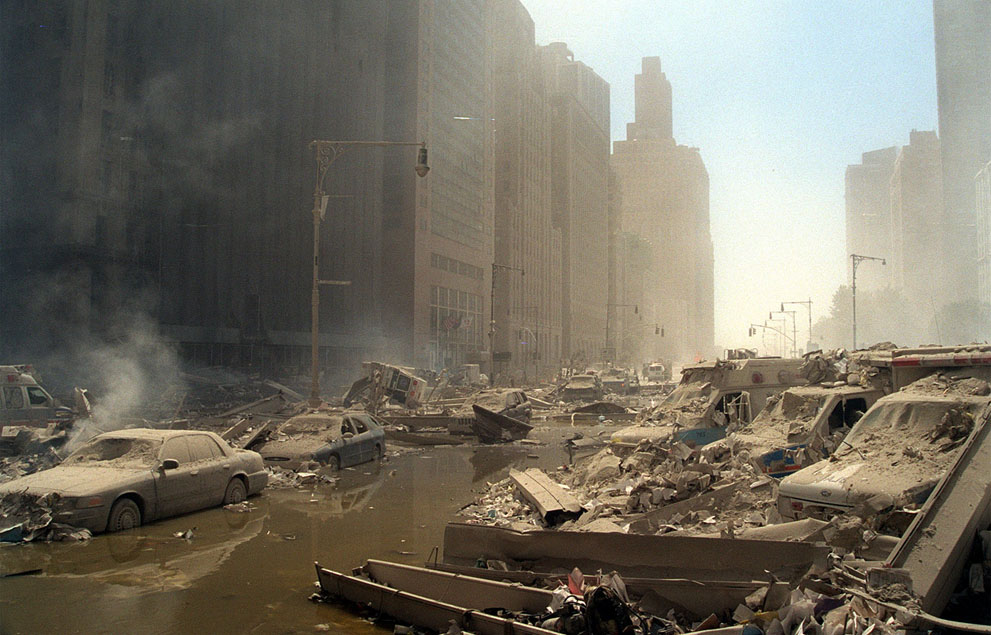 Трагедія 9/11: Сьогодні 14-та річниця наймасштабнішого теракту в історії США (ФОТО, ВІДЕО) - фото 11 Сегодня 14 годовщина самого масштабного теракта в истории США (фото, видео)