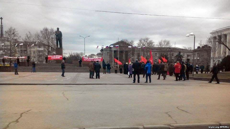Кримські пенсіонери пікетують "Гобліна" через високі ціни та безробіття - фото 1