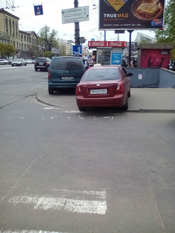 У Києві таксист став лауреатом конкурсу "Паркуюсь, як дегенерат" - фото 1