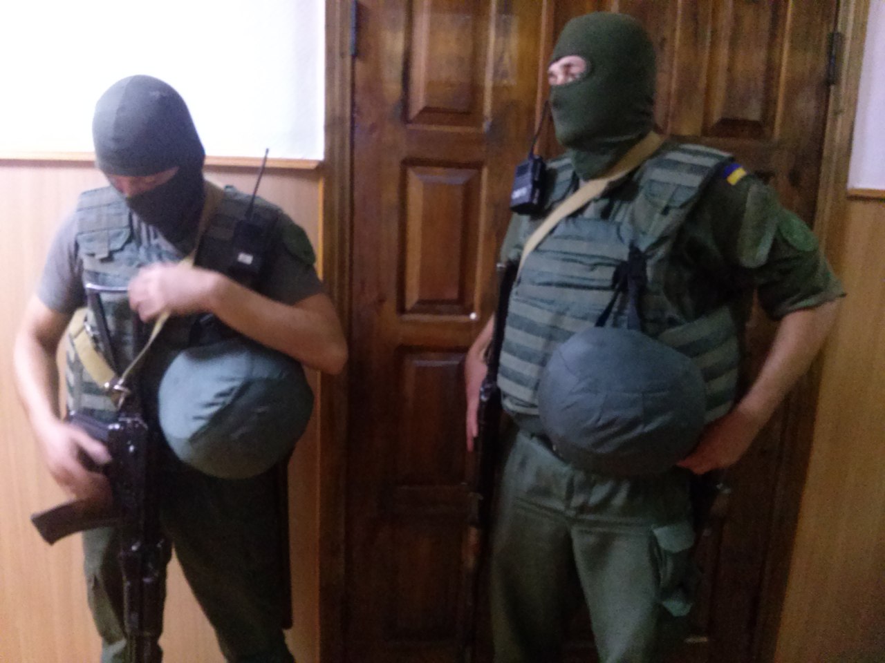У Харкові Штепу доставили в суд собака та озброєні чоловіки  - фото 2