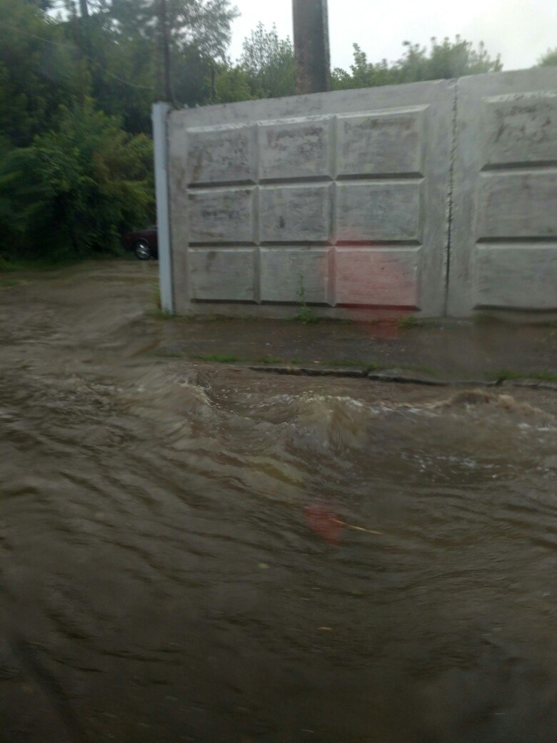Потужна злива перетворила Харків на Венецію  - фото 5