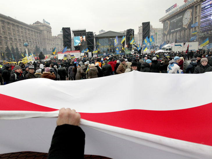 Хроніка Революції гідності: День Білорусі і подарунки від Святого Миколая - фото 6