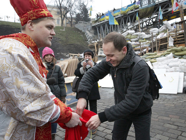 Хроніка Революції гідності: День Білорусі і подарунки від Святого Миколая - фото 4