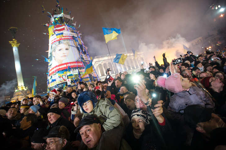 Хроніка Революції Гідності: Новий рік на Майдані і день народження Степана Бандери - фото 1