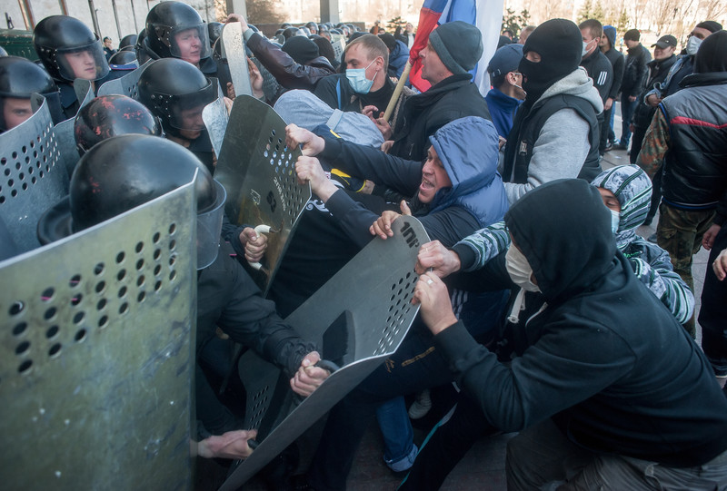 Останній день України у Донецьку: Як вилупилася "ДНР" (ФОТО, ВІДЕО) - фото 7
