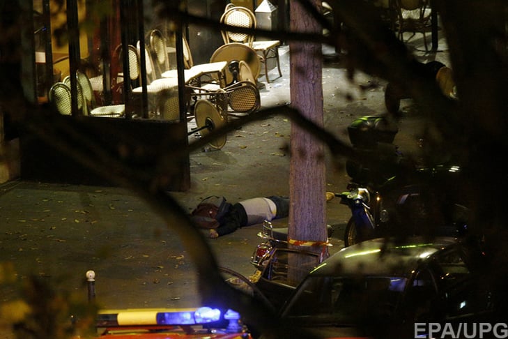 П'ятниця, 13-те у Парижі: Близько 150 загиблих, сотні поранених (ФОТОРЕПОРТАЖ) - фото 5