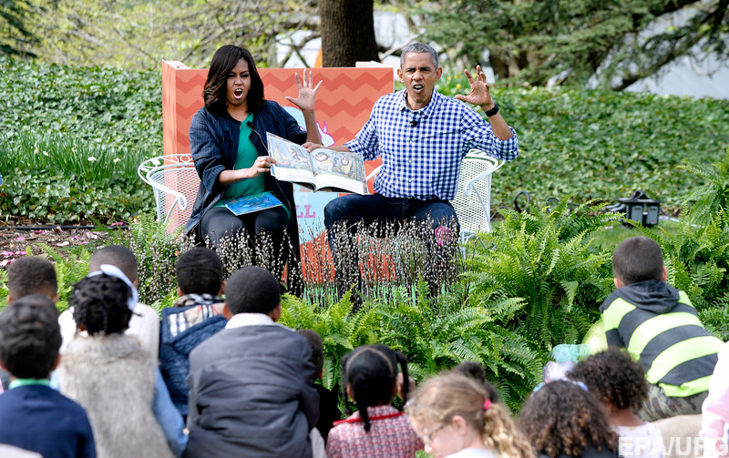 Як подружжя Обама емоційно читало великодню казку дітям - фото 2