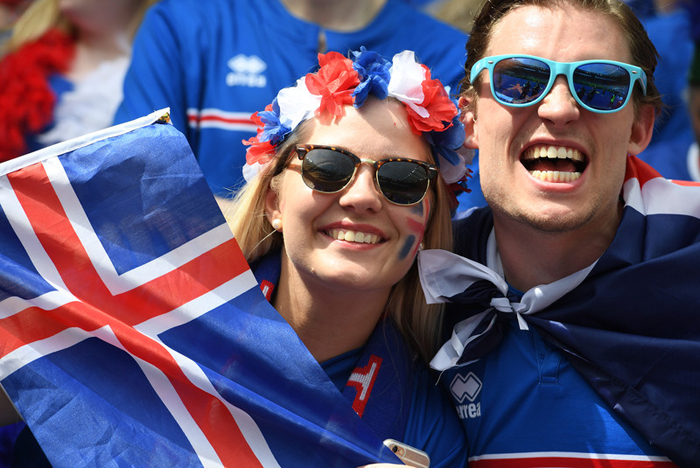 Як фанатки-красуні з Ісландії вболівають за збірну на Євро - фото 7