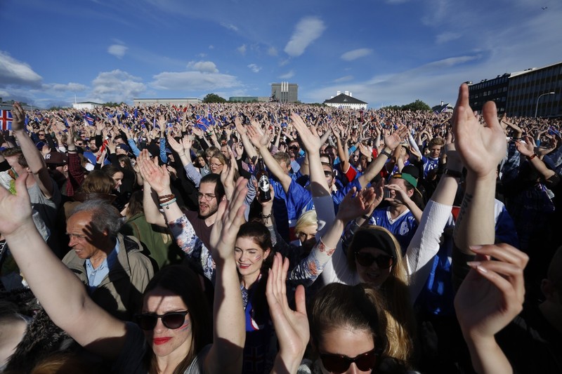 Як ісландці яскраво прощалися з Євро-2016 у Рейк'явіку - фото 5