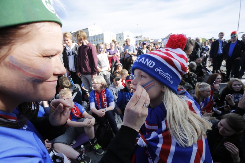 Як ісландці яскраво прощалися з Євро-2016 у Рейк'явіку - фото 3