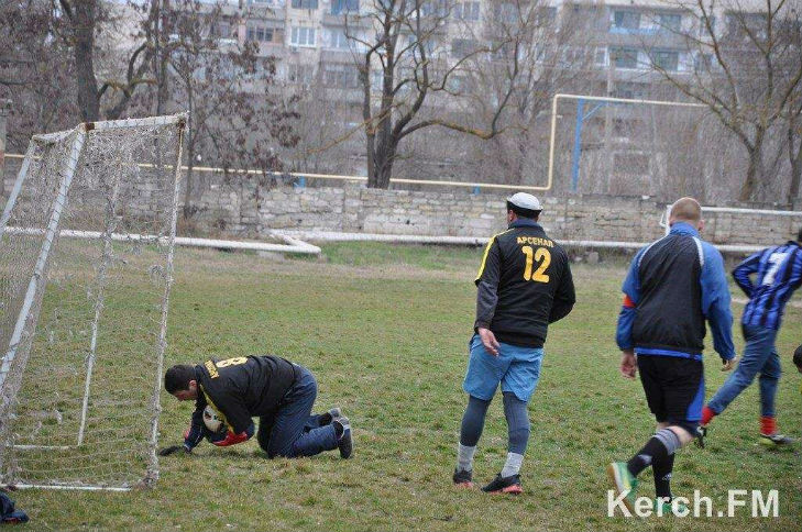 Хроніки окупації Криму: як керченські морпіхи з окупантами у футбол грали - фото 3