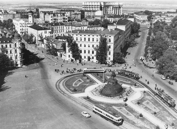 Як виглядала Софійська площа у Києві півстоліття тому  - фото 1