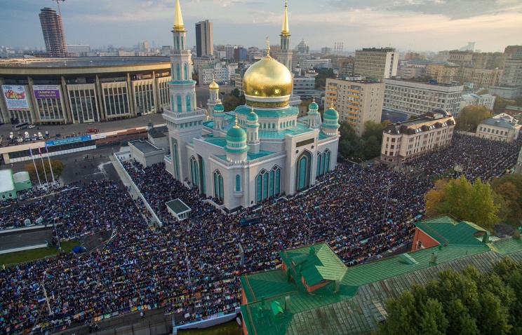 Мусульмани Москви святкують Курбан-байрам у найбільшій в Європі мечеті - фото 2