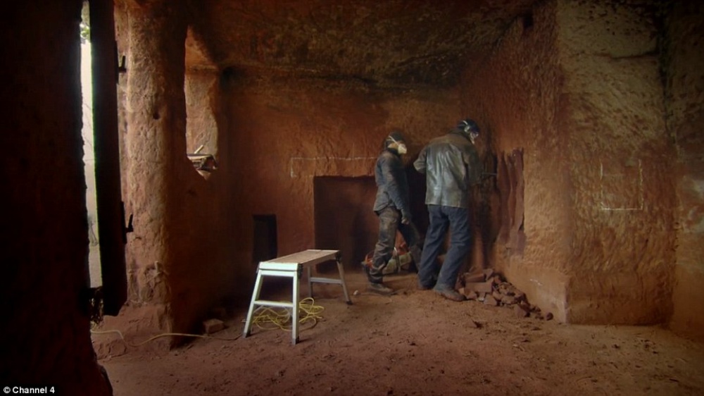 Як чоловік зі звичайної печери зробив люкс-апартаменти з Wi-Fi - фото 9