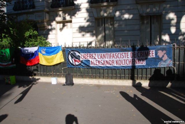 У Парижі освистали російських дипломатів (ФОТО) - фото 2