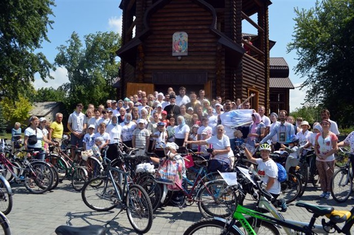 На Донбасі вигадали "релігійний велопробіг" на підтримку "хресної ходи" Гундяєва (ФОТО) - фото 2