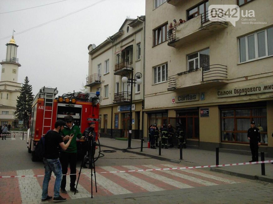 В центрі Івано-Франківська прогримів вибух - фото 2