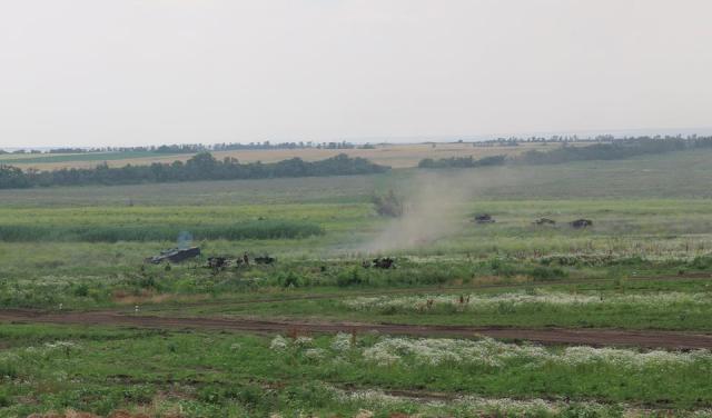 Бойовики "ДНР" проводять військові навчання на танках (ФОТО) - фото 2
