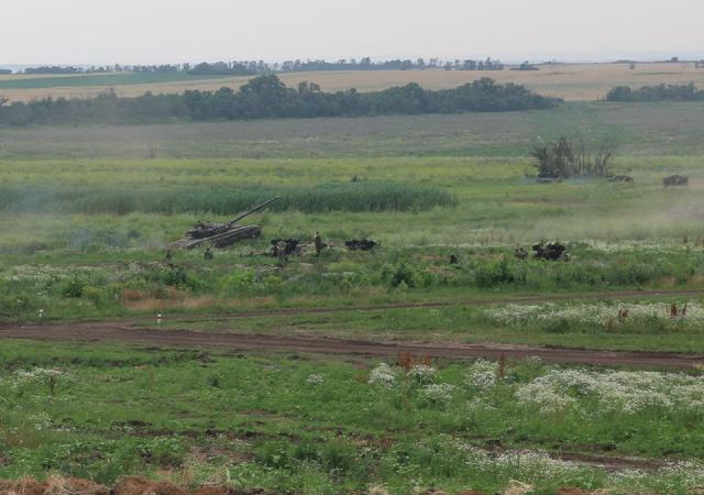 Бойовики "ДНР" проводять військові навчання на танках (ФОТО) - фото 1 Бойовики "ДНР" проводять військові навчання на танках (ФОТО) - фото 1