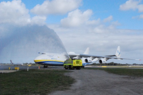 Український Ан-225 "Мрія" прилетів до Австралії - фото 1