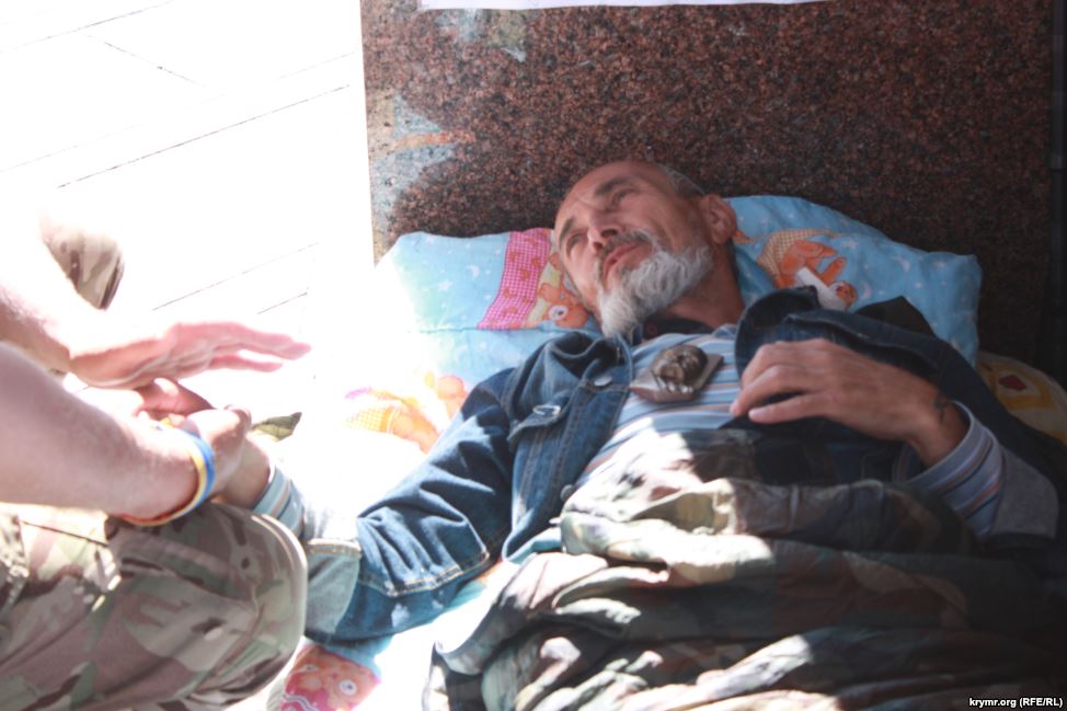 Кримський татарин тиждень голодує на Майдані (ФОТО) - фото 3
