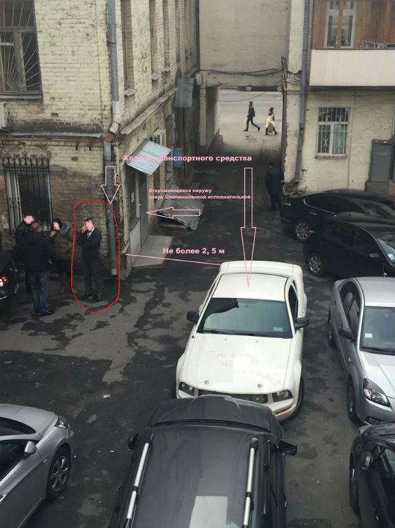  У Києві дівчина помадою покарала жлоба на спортивній машині  - фото 2