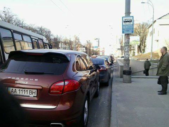 У Києві водій джипу став переможцем конкурсу "Паркуюсь, як мудак" - фото 1