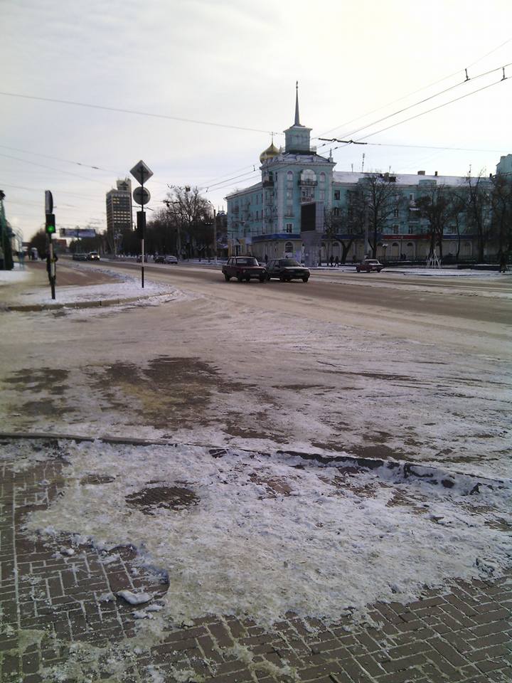 Окупований Луганськ вражає своєю порожнечею в останній день року (ФОТО) - фото 3
